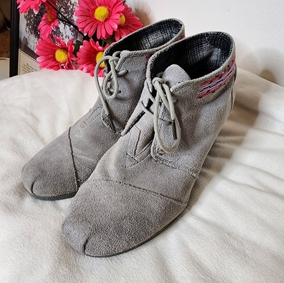 Tom's Suede Wedge Ankle Boots Lace Up Womens Shoes Booties Aztec Pattern Comfy - Picture 8 of 15